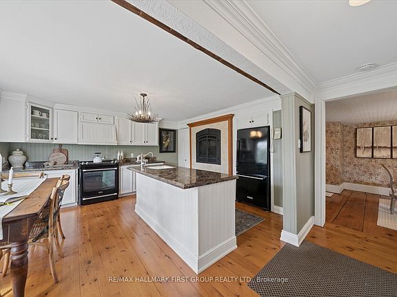 4th image of 130 Myrtle Rd E