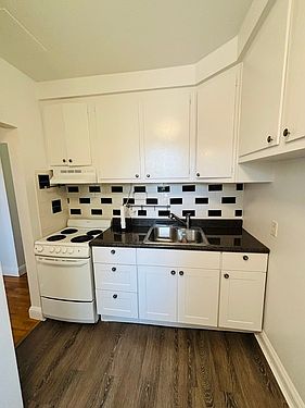 4th image of 420 Littleworth Ln