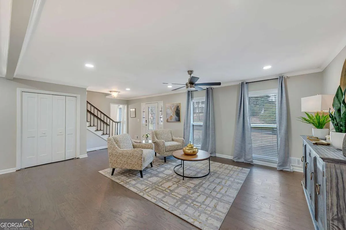 4 bed, 3.5 bath, 3150 sqft, $8,995 — Photo 4