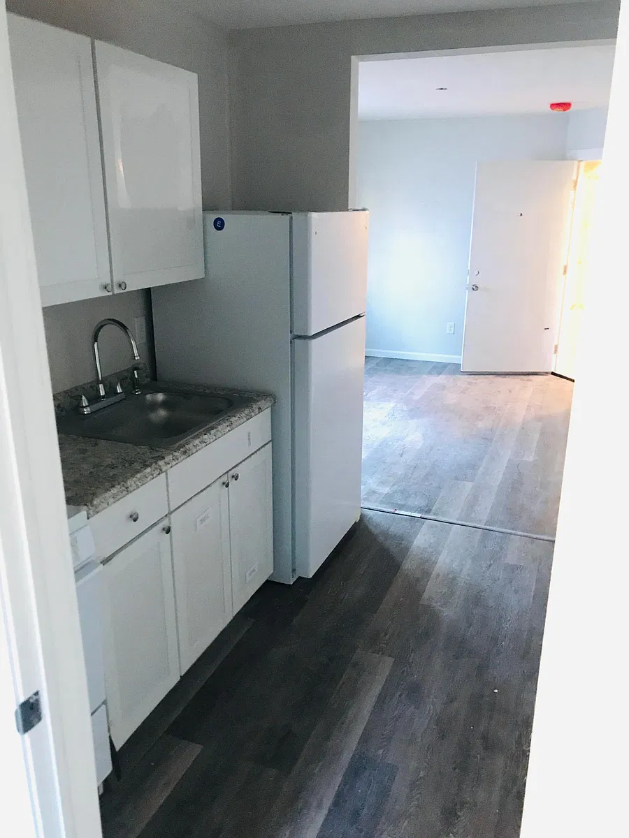 Building Photo - 2111 Lawn Ave #9