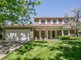 73 Swift Ln, Naperville, IL 60565