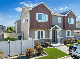 929 W Stonehaven Dr, North Salt Lake, UT 84054