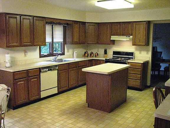 3rd image of 738 Skyland Dr