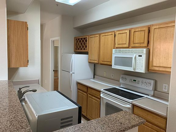 3rd image of 2929 W Yorkshire Dr Unit 2099