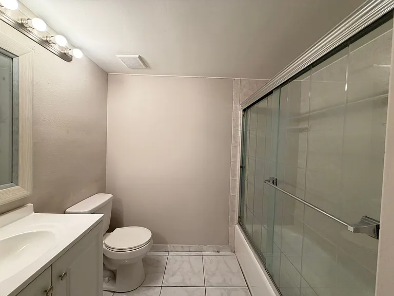 5175 Vineland Rd — Photo 12