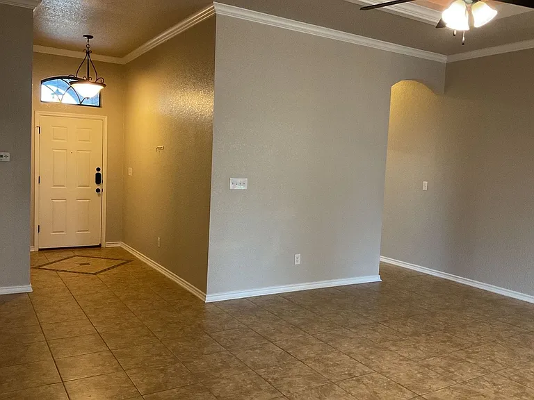 2704 Ancestor Dr — Photo 3