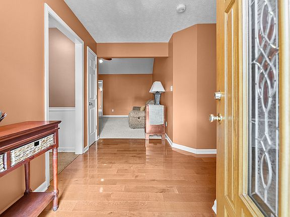 4th image of 401 Irish Cir