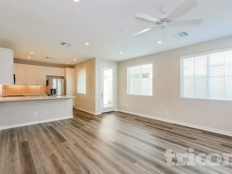 31544 Hans Dr — Photo 2