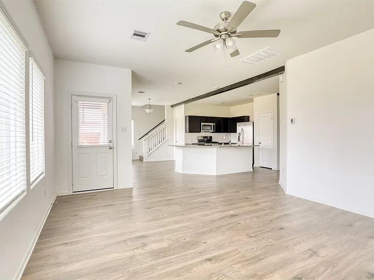 420 Magnolia St — Photo 3