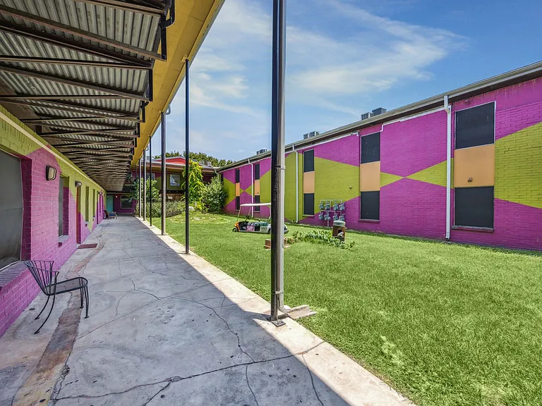 The Metropolis Apartments — Photo 13