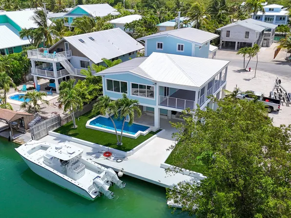 848 Caribbean Dr E, Summerland Key, FL 33042