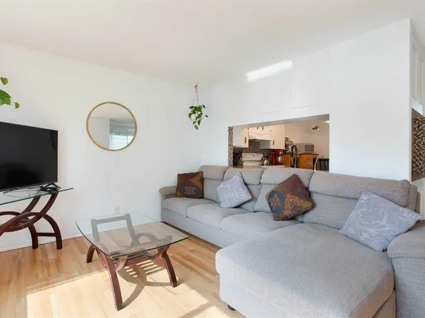 235 E Templemont Dr NE, Calgary, AB T1Y 5A1
