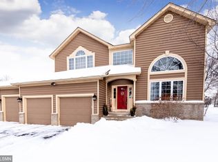 2571 Bridle Creek Trl, Chanhassen, MN 55317