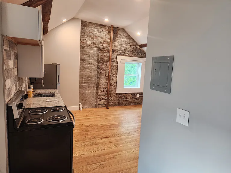72 Main St #8 — Photo 12