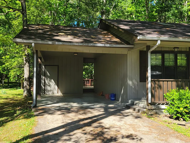 172 Saint George Dr — Photo 2