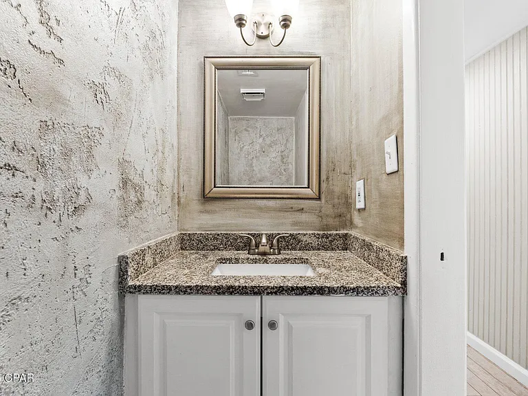 6901 N Lagoon Dr #1 — Photo 7