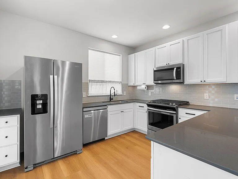 705 N Bluff Dr #6 — Photo 7