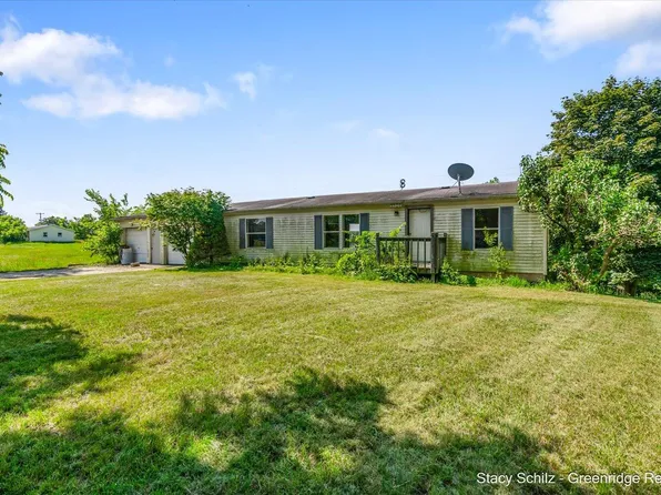 9270 E Jones Rd, Bellevue, MI 49021