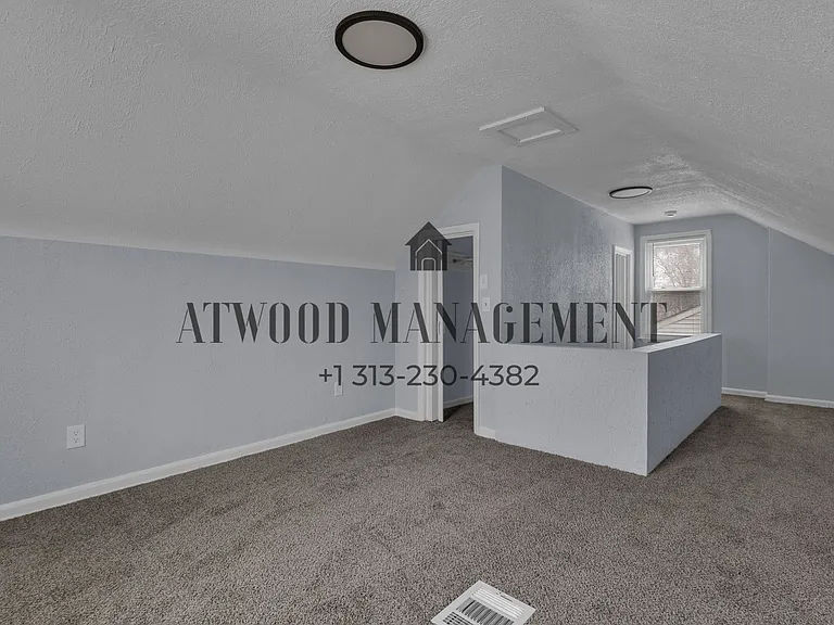 21451 Glenco St — Photo 9