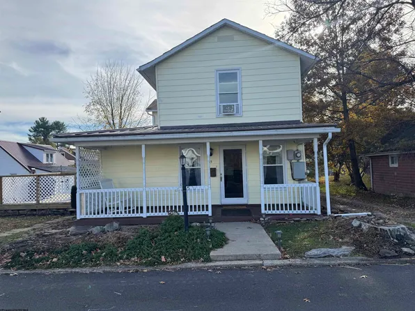 15 Ritchie St, Buckhannon, WV 26201