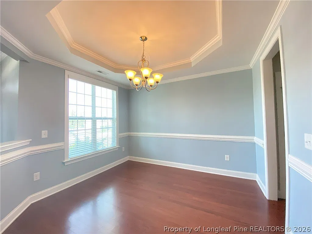 3 bed, 2.5 bath, 2410 sqft, $2,000 — Photo 2