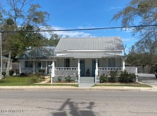 1709 Government St, Ocean Springs, MS 39564