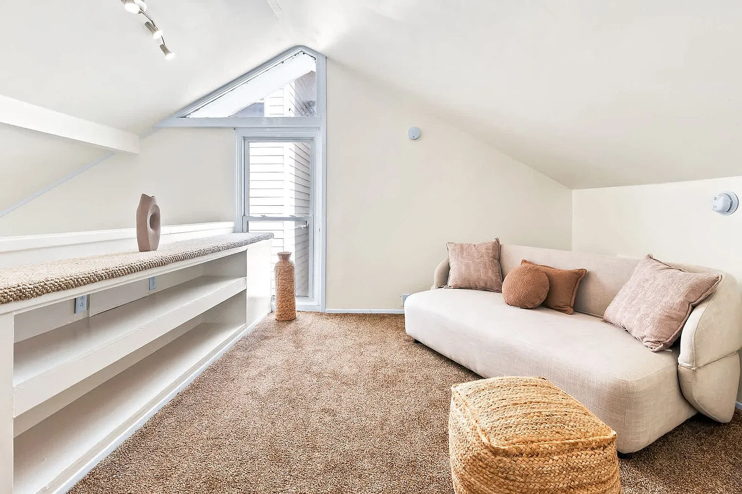 1 bed, 1.0 bath, 1270 sqft, $3,805 — Photo 3