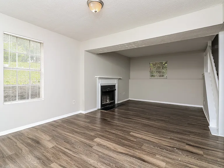 871 Highland Ter NE — Photo 8