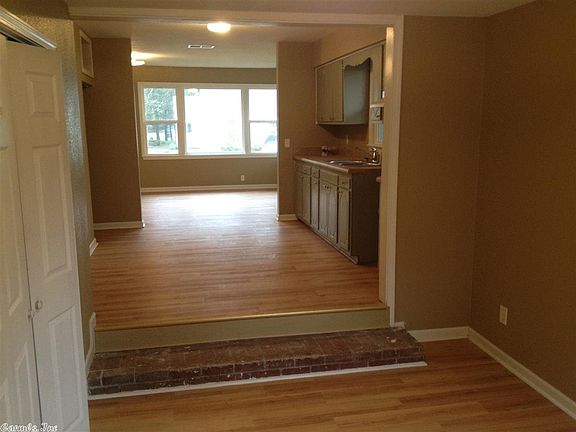 3rd image of 1403 Congress St