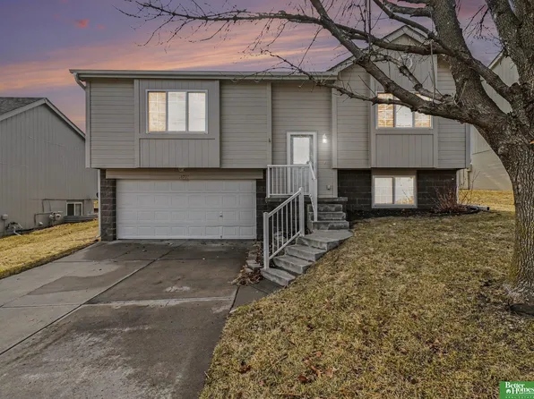 14703 Locust St, Omaha, NE 68116