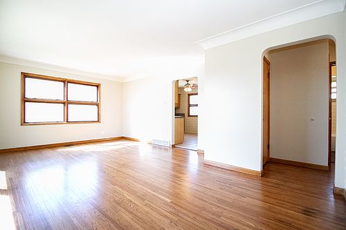 4th image of 718 Custer Dr