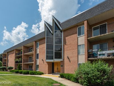 1056 N Mill St APT 305, Naperville, IL, 60563