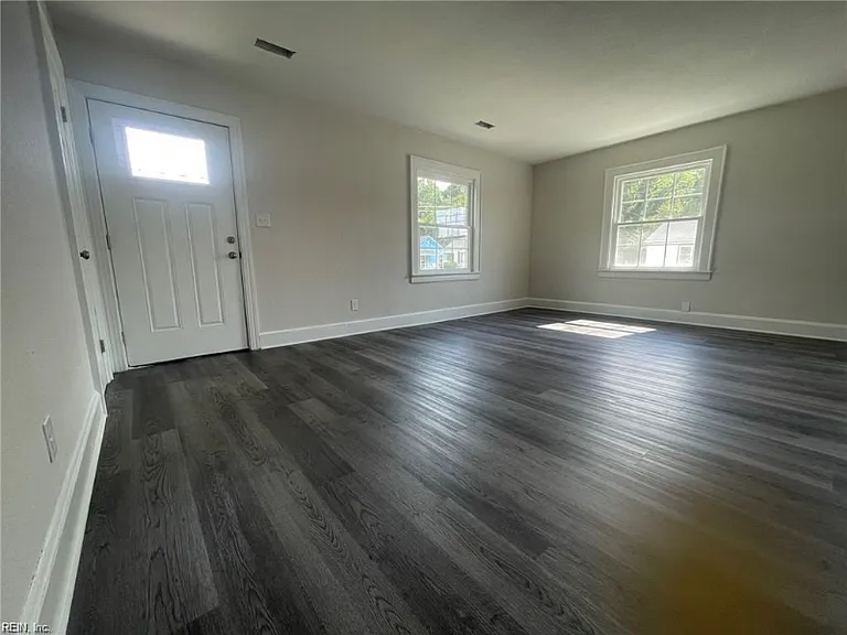 728 Bolling St — Photo 11