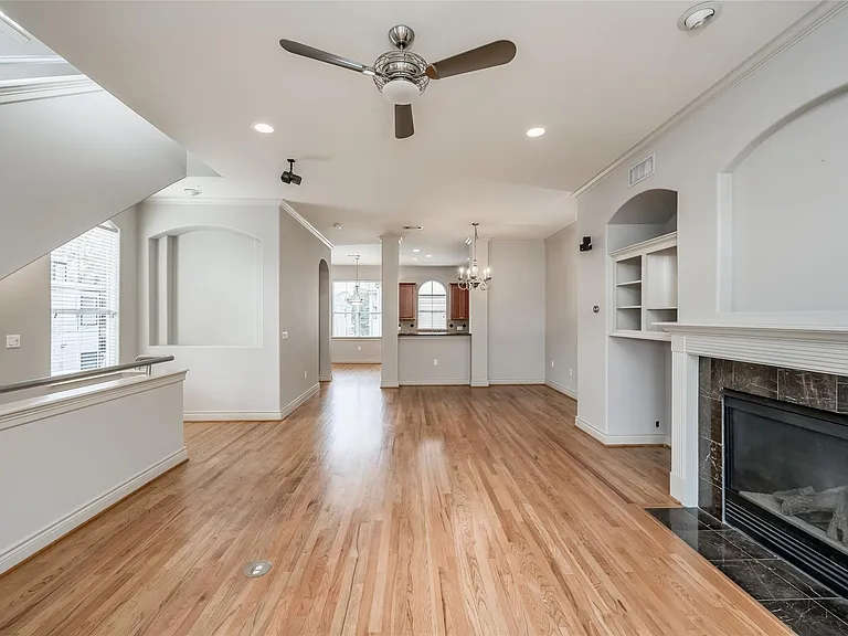315 Sandman St — Photo 27
