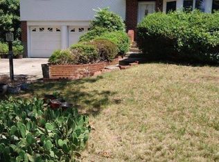 6 Wheatfield Ln, Commack, NY 11725