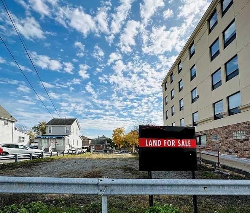 1st image of 2464 Lemoine Ave