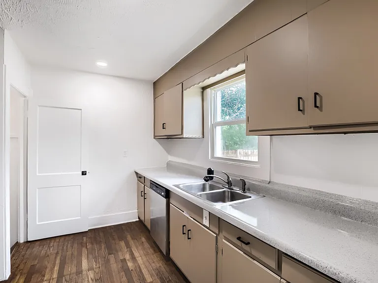 8015 E 16th Ave — Photo 8