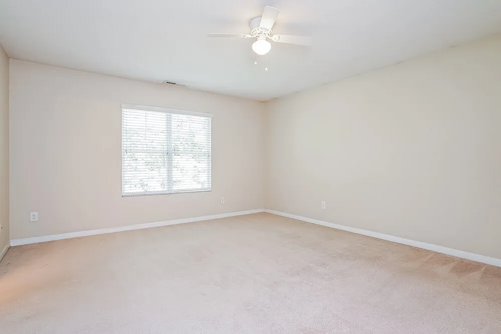 4 bed, 2.5 bath, 2506 sqft, $2,305 — Photo 4