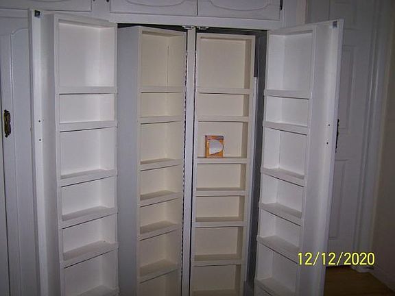 4th image of 585 N 9th St
