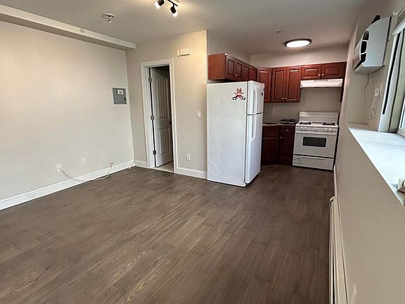 4th image of 226 Edgegrove Ave #1