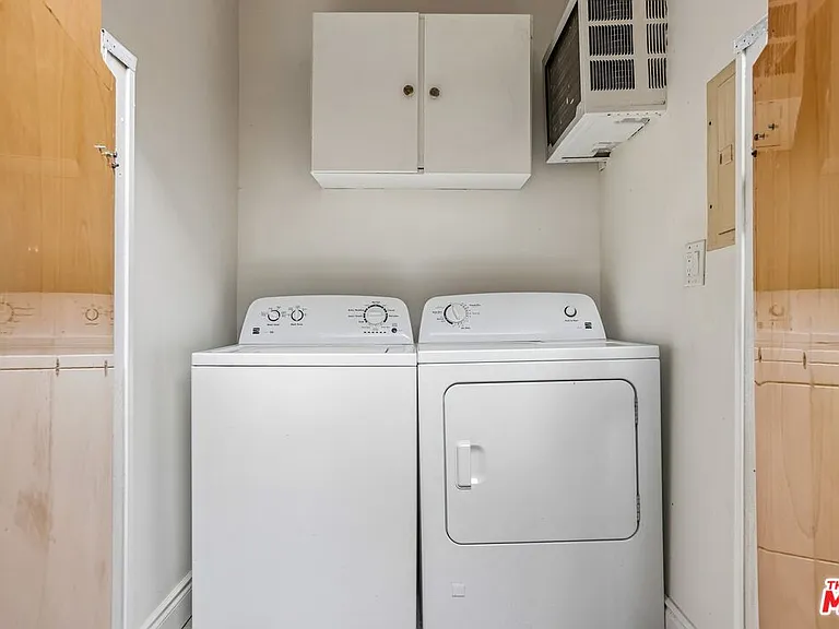 6727 1/2 Orion Ave — Photo 22
