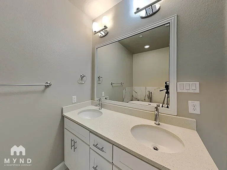 2805 Lindale Dr — Photo 8