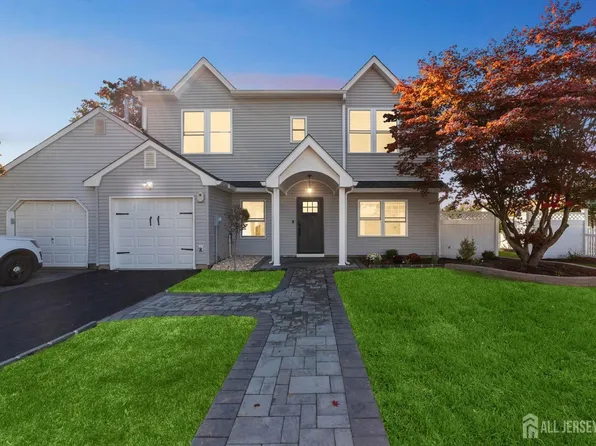 44 Woodbrooke Dr, Edison, NJ 08820