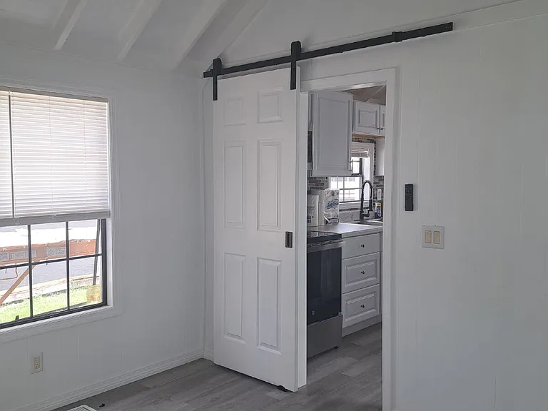 6184 Parkway E — Photo 10