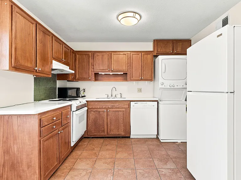 1002 Willow Dr #30 — Photo 4