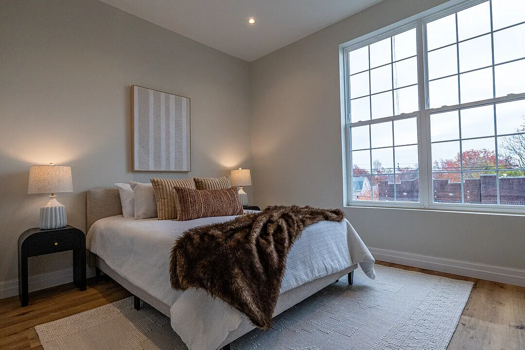 2 bed, 1341 sqft, $3,925 — Photo 4