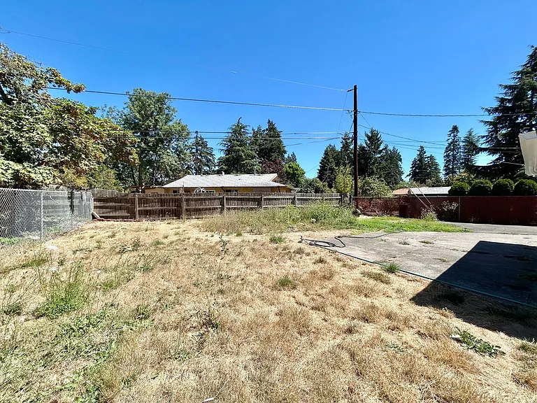 210 SW 142nd Ave — Photo 34