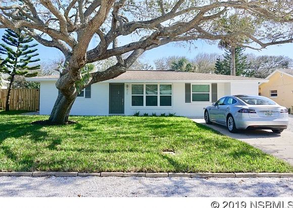 1st image of 825 E 13th Ave