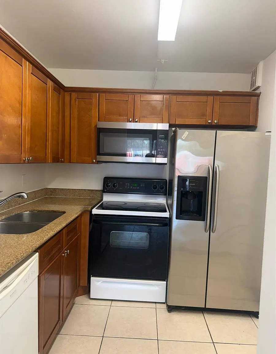 2 bed, 2.0 bath, 847 sqft, $2,025 — Photo 3