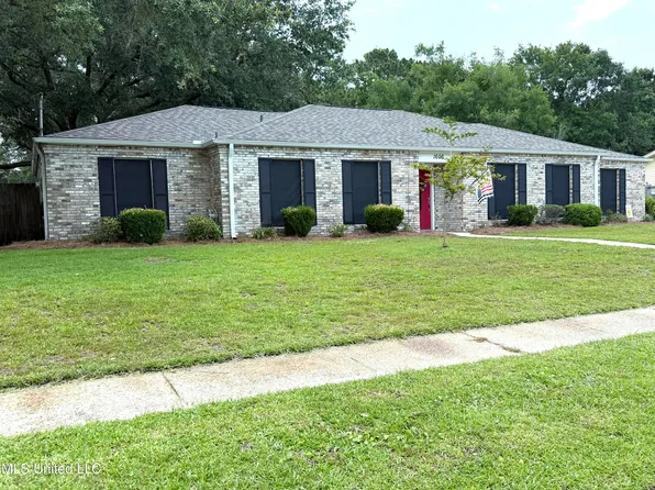 1606 Woodhaven St, Pascagoula, MS 39581